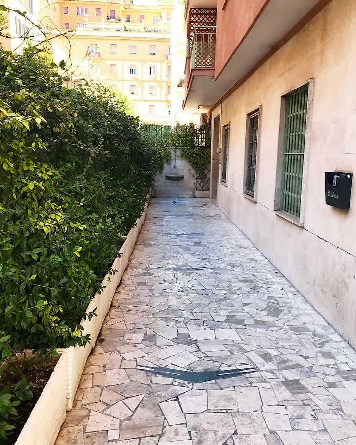 B&B Dea Flora Roma Bed & Breakfast